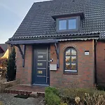 Exklusiv Hamburg Stadtrand-villa Mit Garten