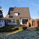 Exklusiv Hamburg Stadtrand-villa Mit Garten Norderstedt