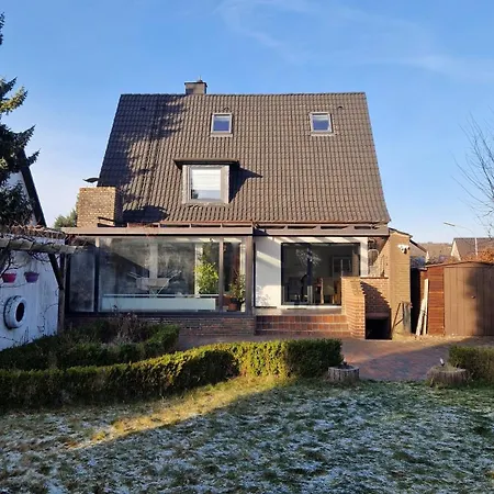 Exklusiv Hamburg Stadtrand-villa Mit Garten ノルダーシュテット